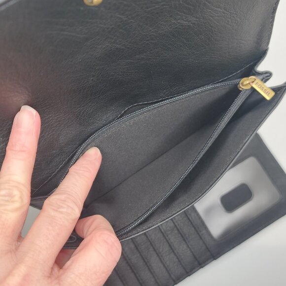 Fossil Black Pebbled Leather Full-Sized Wallet with Gold Hardware - Picture 5 of 10